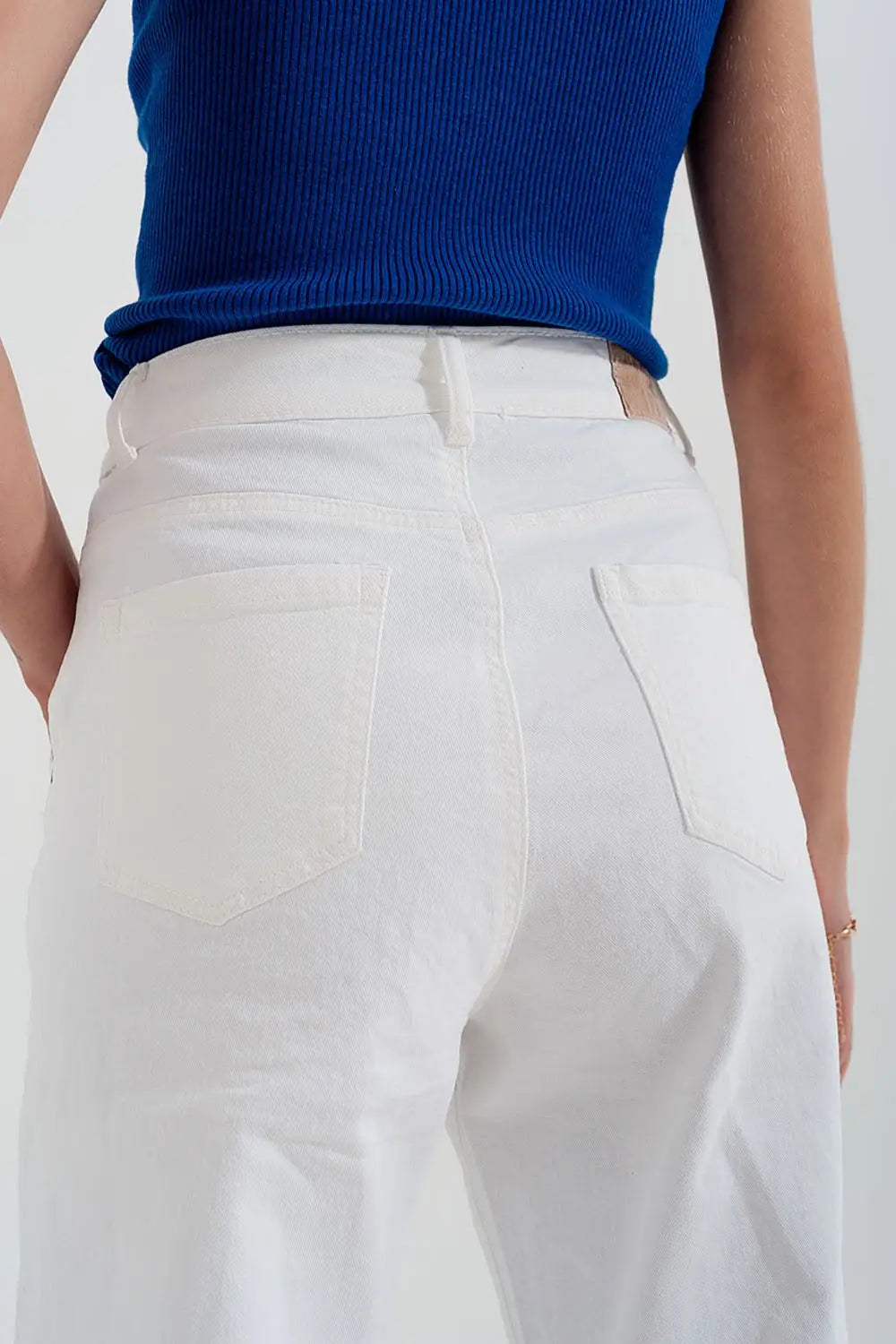 High rise mom jeans with pleat front in white - Colored Jeans