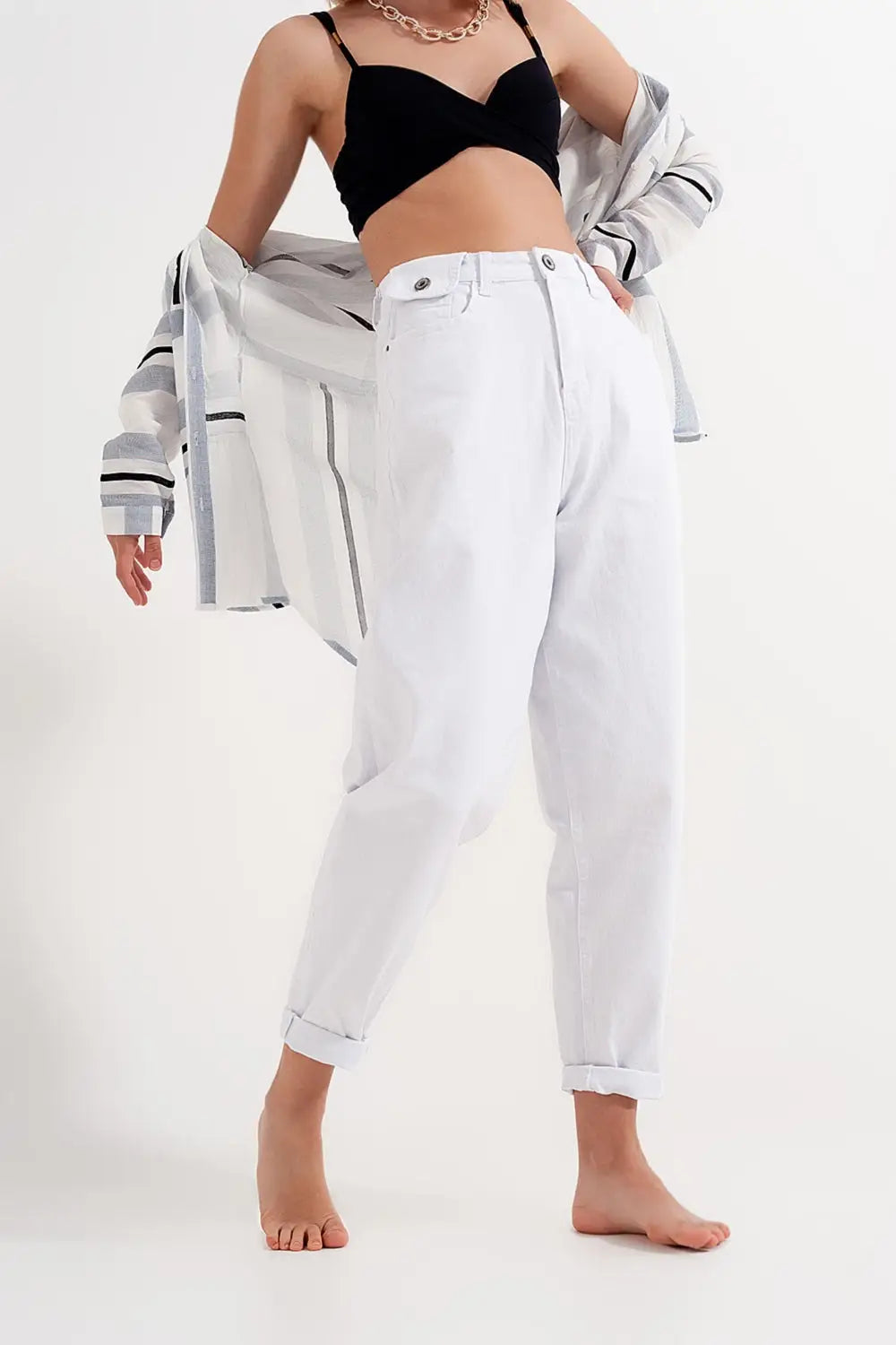 High waisted loose tapered leg jeans in white - Colored Jeans