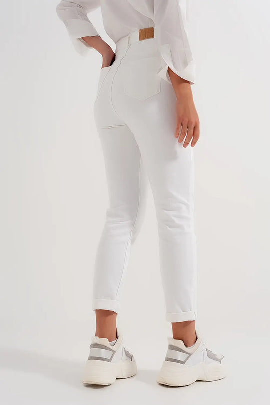 Slim jeans with asymmetric button in cream - Colored Jeans