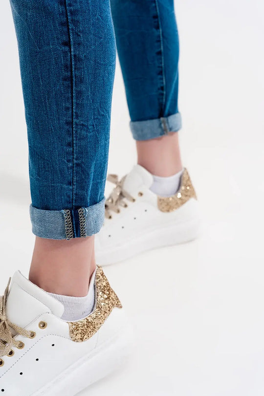 Skinny jeans in wash blue with abrasions