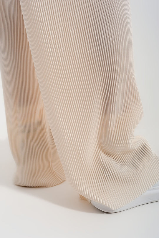 Relaxed wide leg trousers in plisse cream