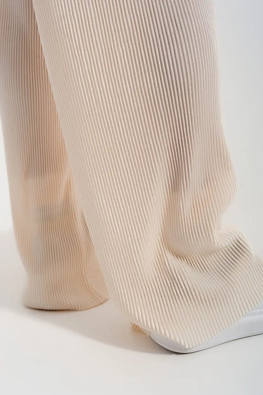 Relaxed wide leg trousers in plisse cream - Pants