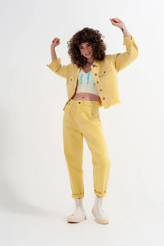 High rise mom jeans with pleat front in yellow - Colored Jeans