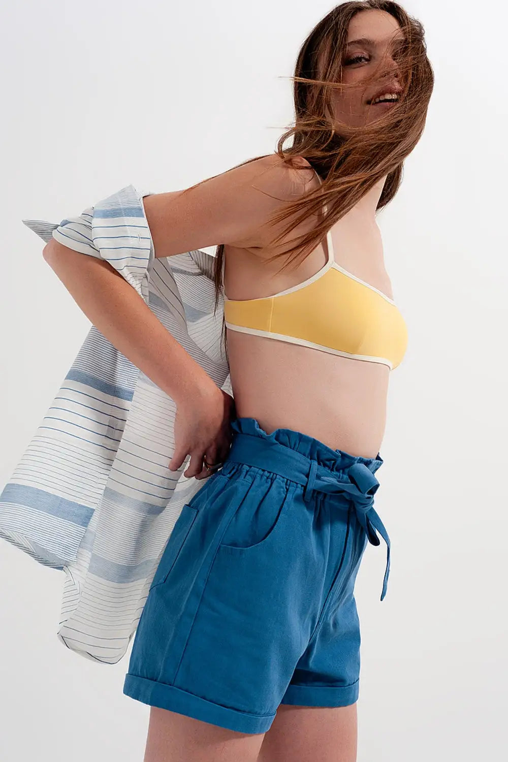 Shorts with belted waist in blue - Pants
