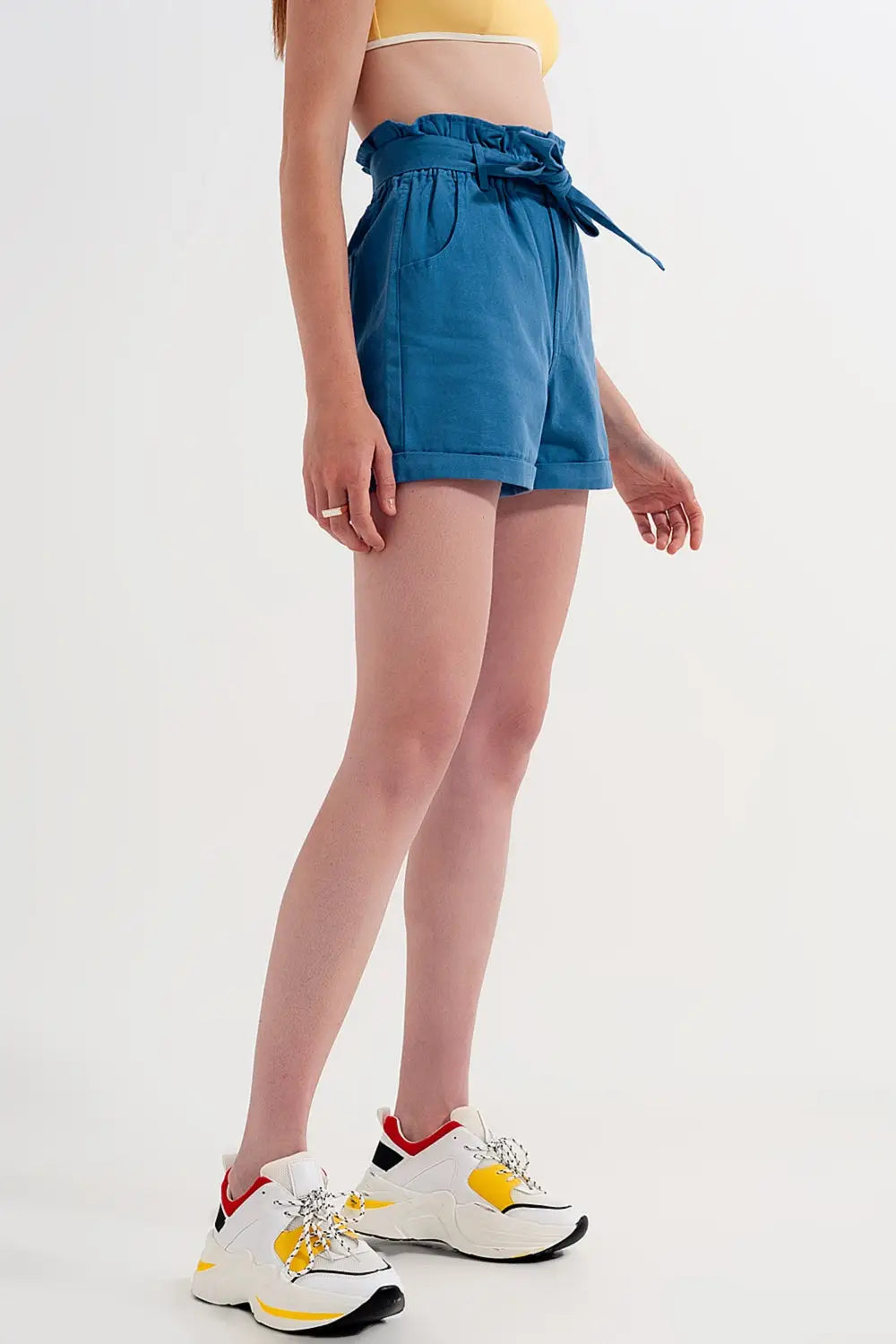 Shorts with belted waist in blue - Pants