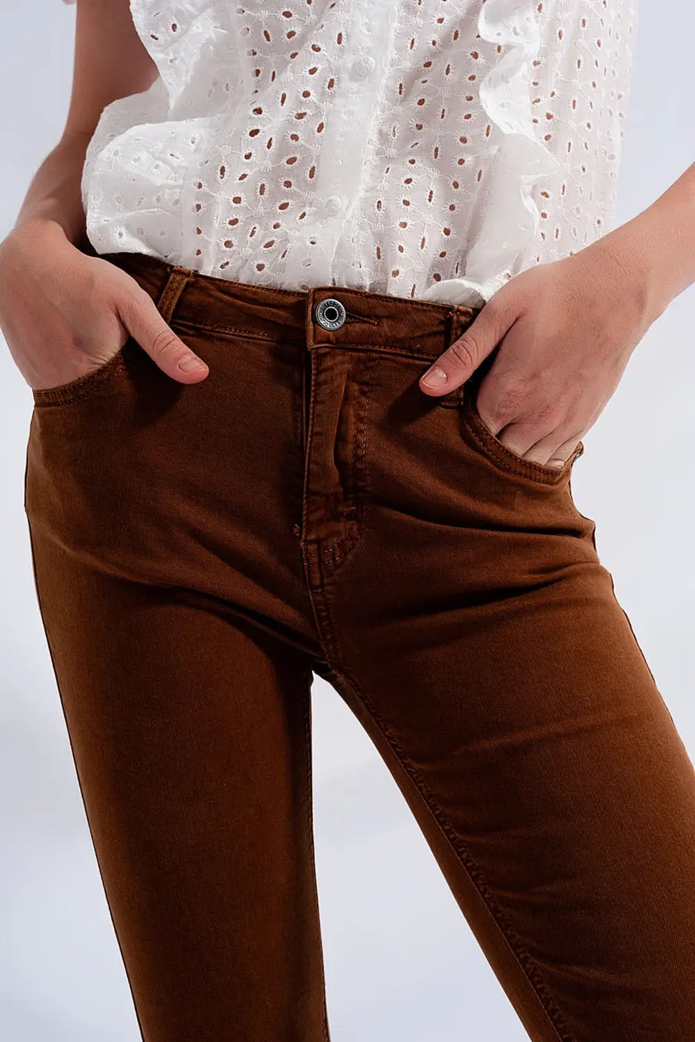 High rise raw hem flared jeans in brown - Colored Jeans