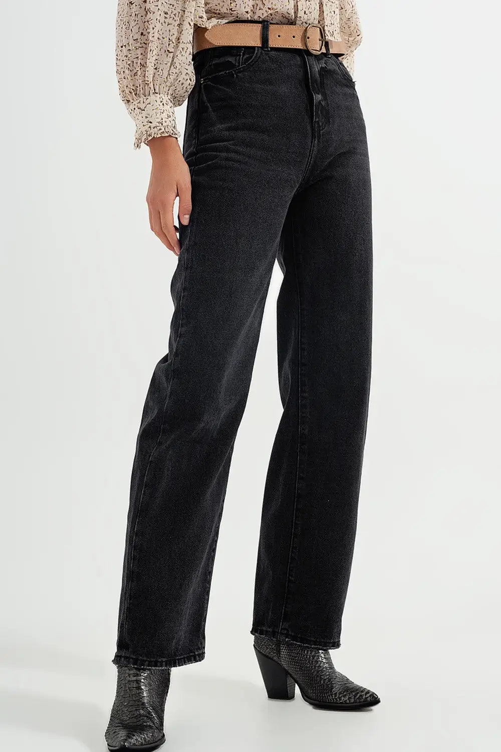 high rise straight jeans in washed black - Colored Jeans