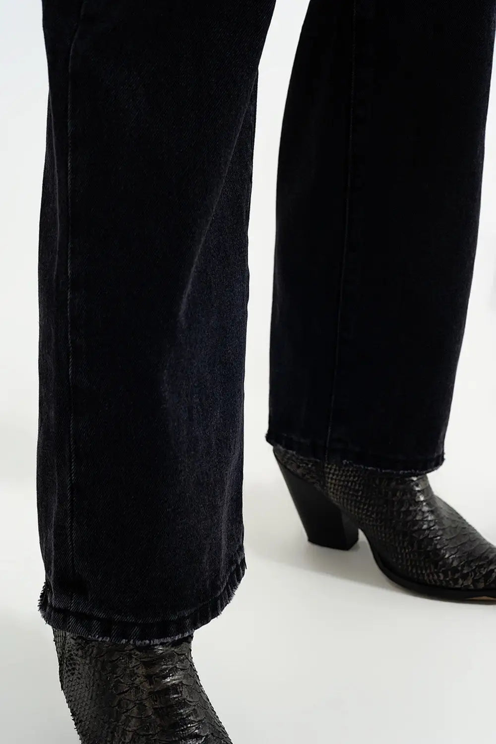 high rise straight jeans in washed black - Colored Jeans