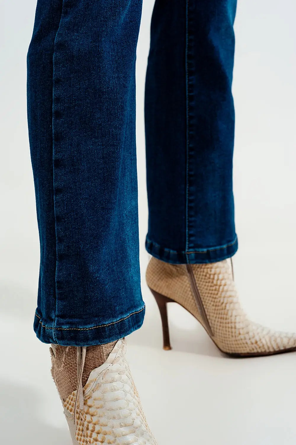 Stretch flare jeans in midwash