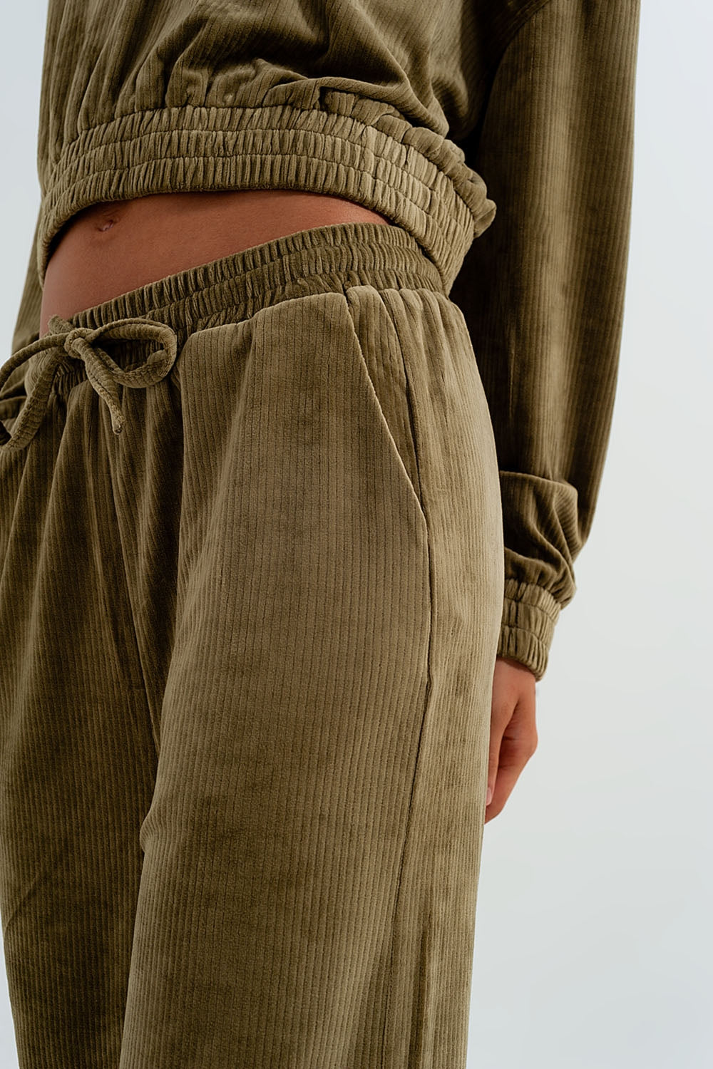 Jogger with drawstring waist in green