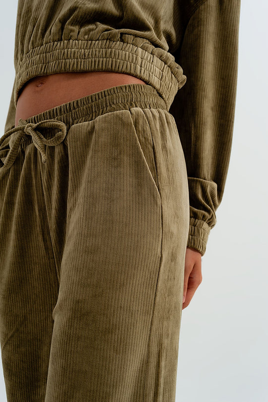 Jogger with drawstring waist in green