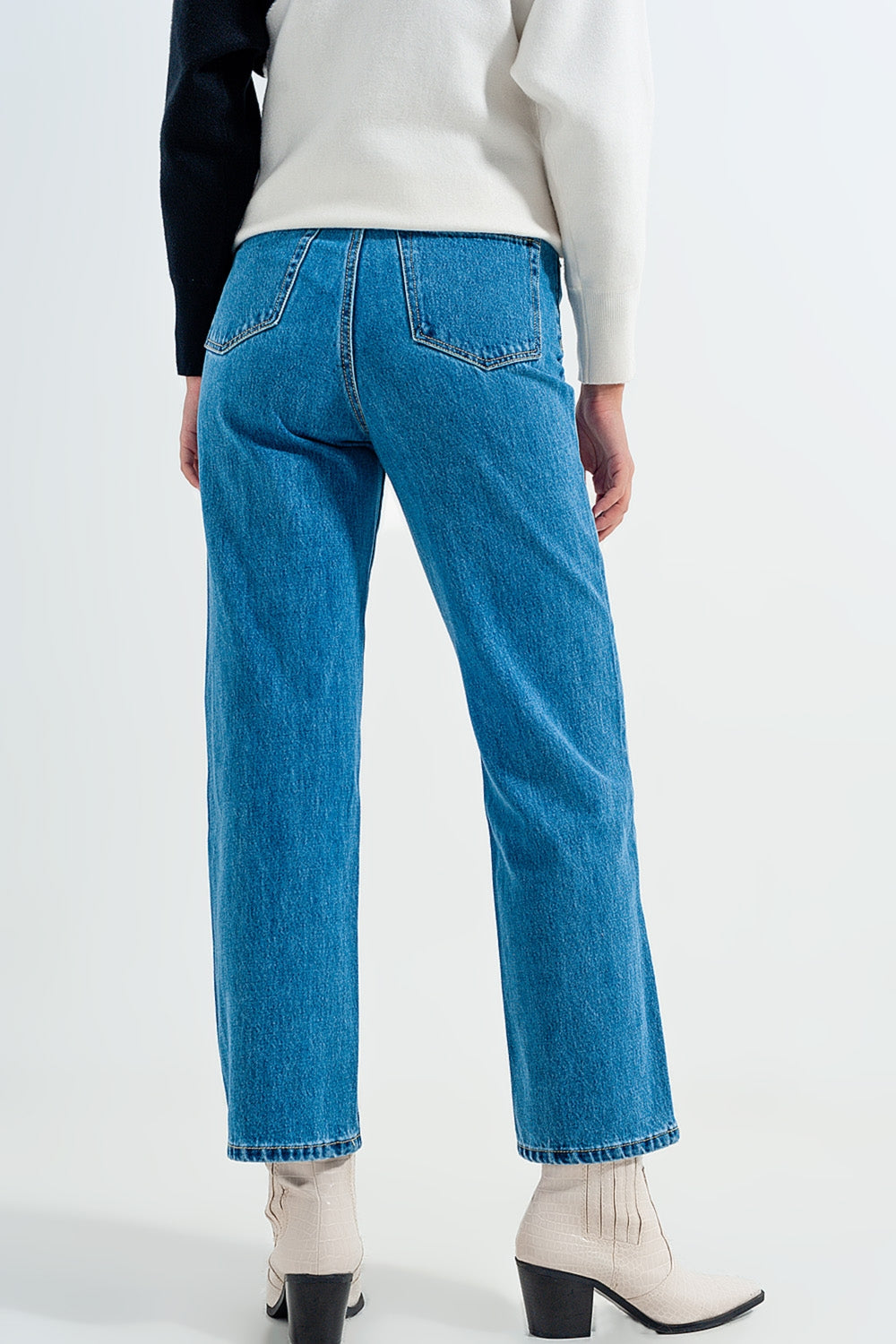 High waisted mom jeans in vintage blue