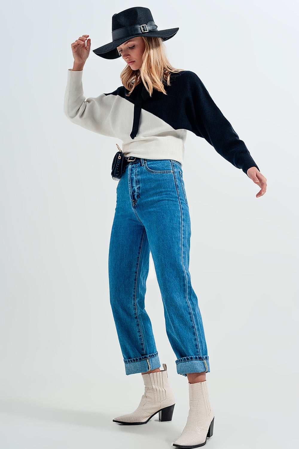High waisted mom jeans in vintage blue