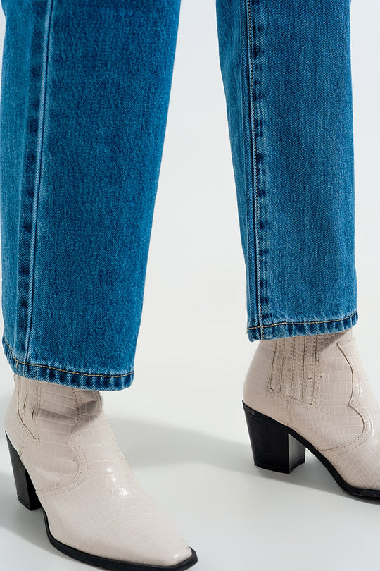 High waisted mom jeans in vintage blue
