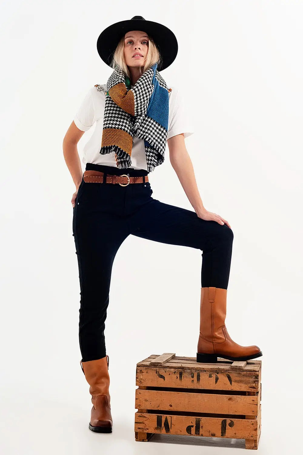 Stretch paperbag waist straigh Jeans in black - Colored Jeans