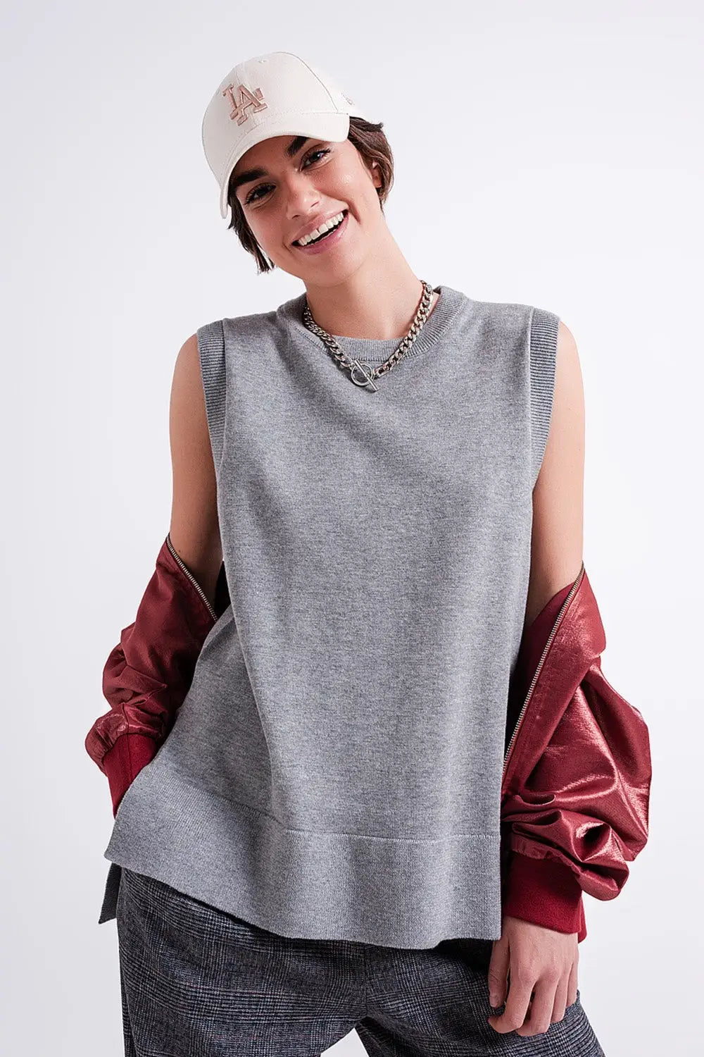 Knitted vest in grey - Sweaters