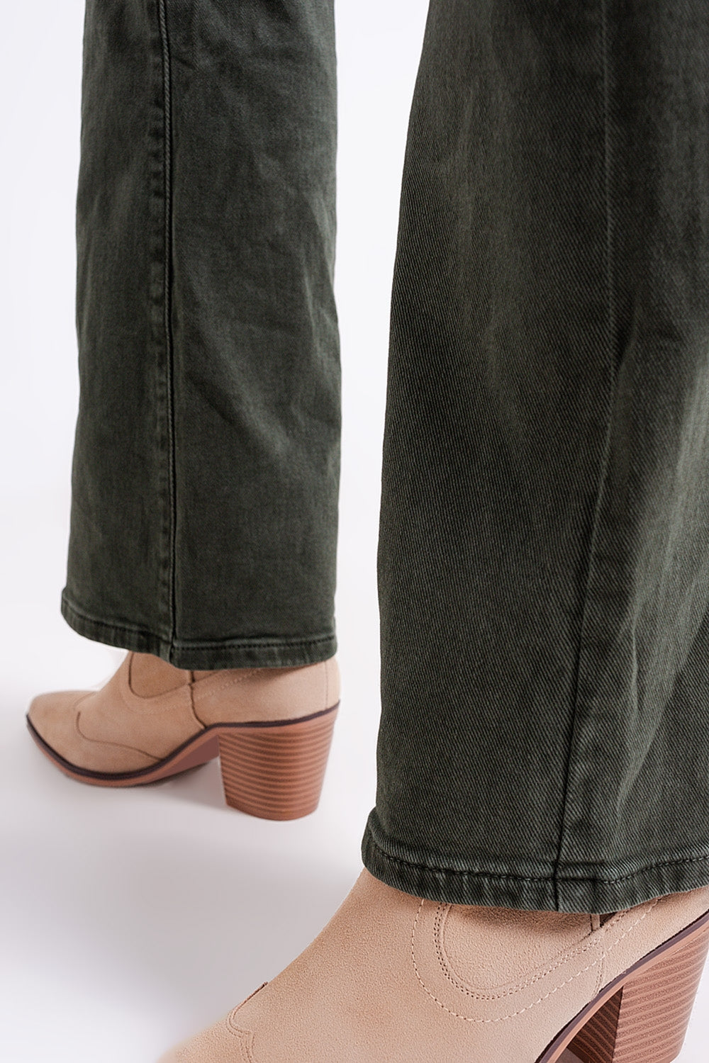 Flared jeans in olive