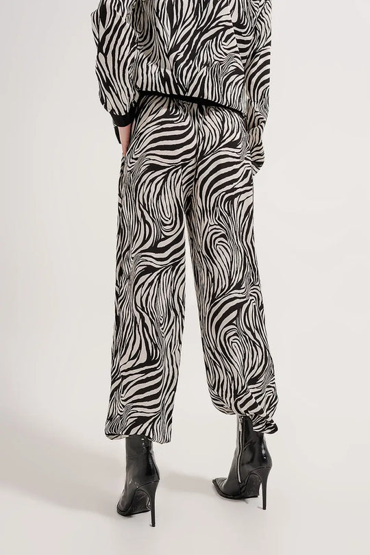Wide leg trousers in zebra print - Pants