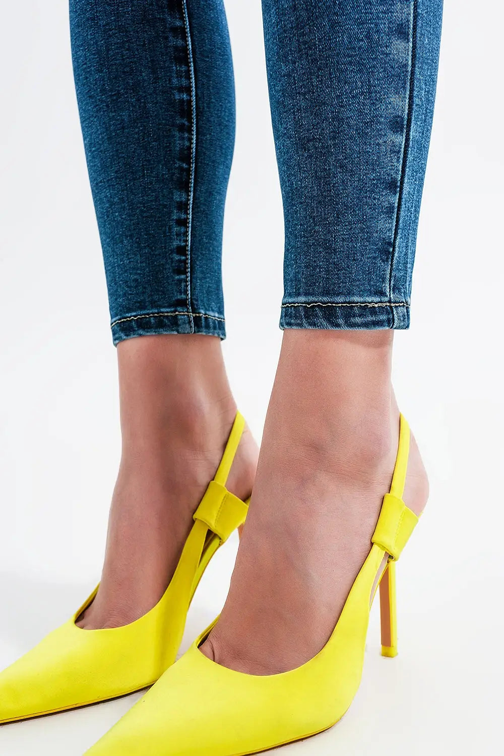 High waisted skinny jeans in mid blue