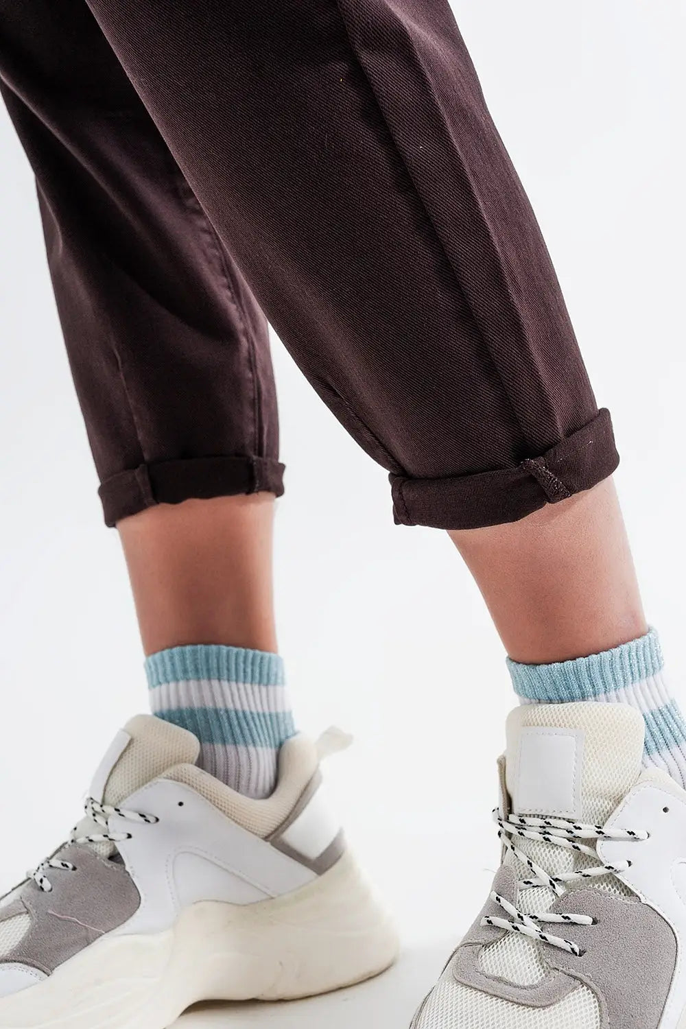 High rise jeans with pleat front in brown - Colored Jeans