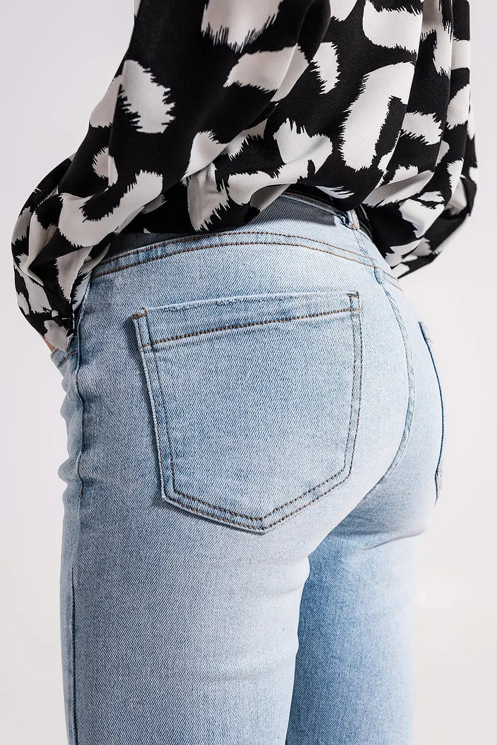 High waist jeans with slit hem in vintage wash