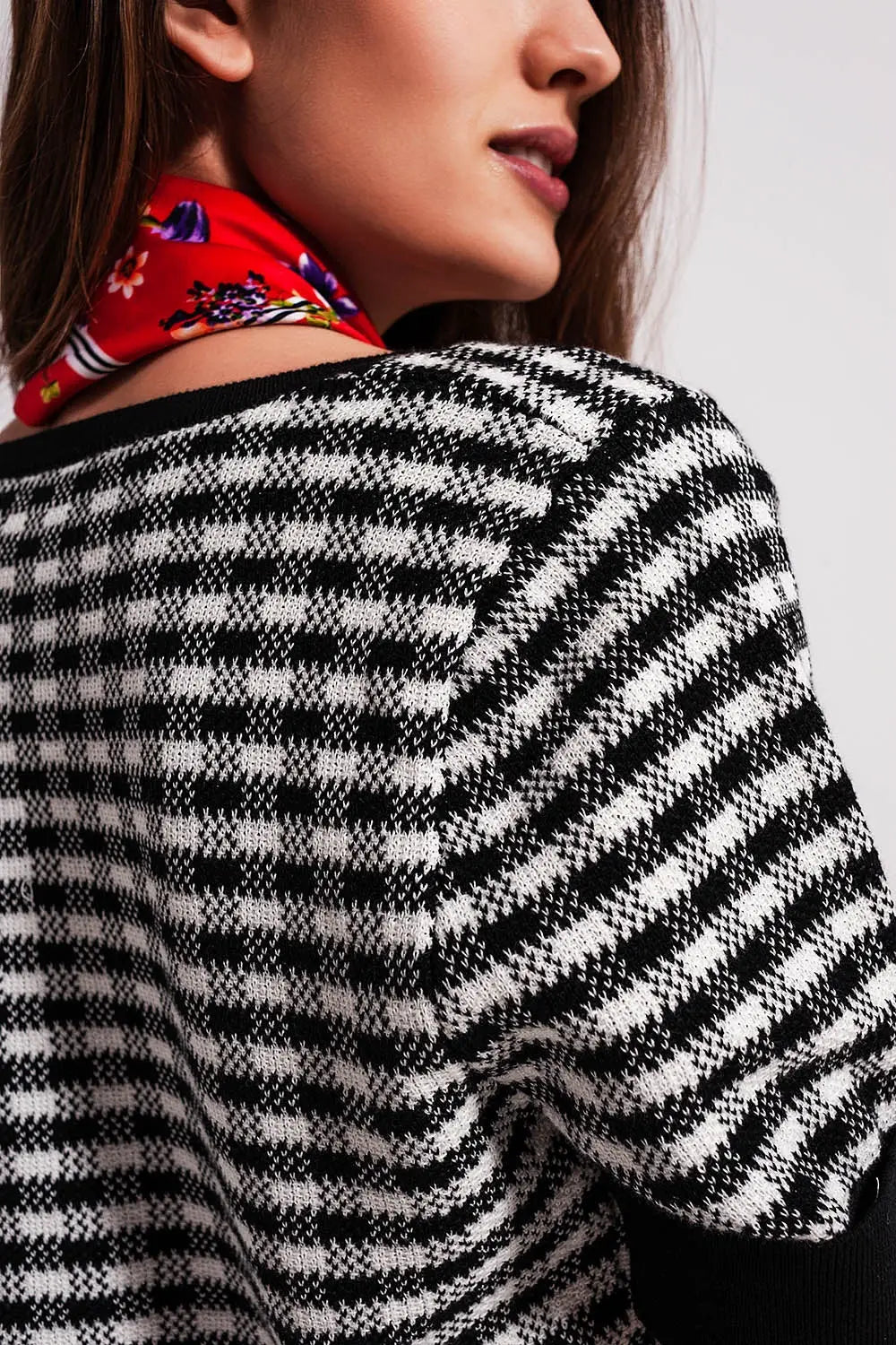 Square neck jumper in black and white - Sweaters