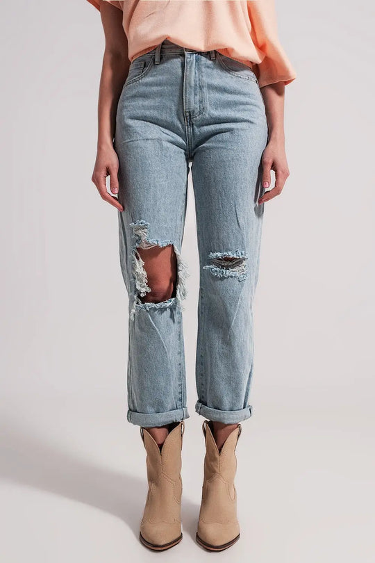 High rise mom jeans in lightwash with rips