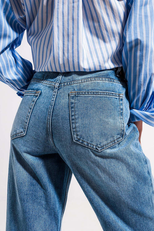 High waist jeans with split hem in vintage wash