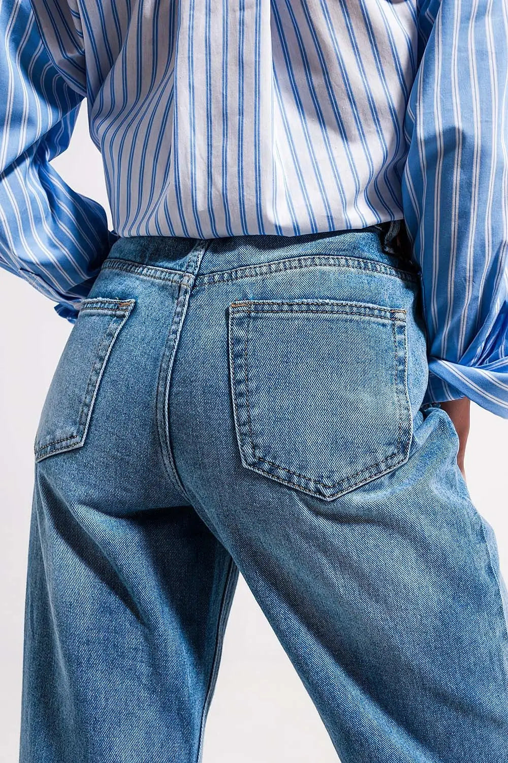 High waist jeans with split hem in vintage wash