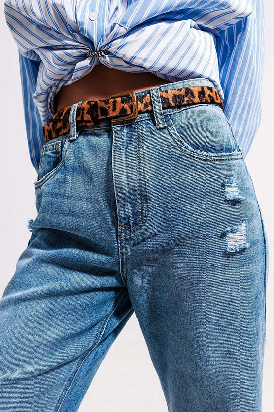 High waist jeans with split hem in vintage wash
