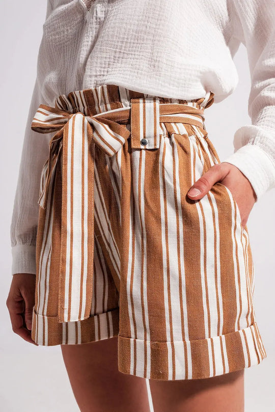 Shorts with paperbag waist in beige - Pants