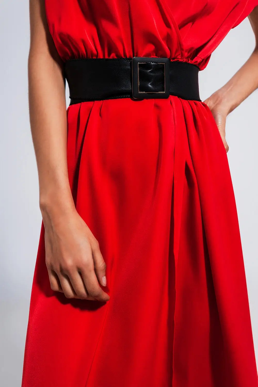 Short sleeve satin maxi dress in red - Dresses