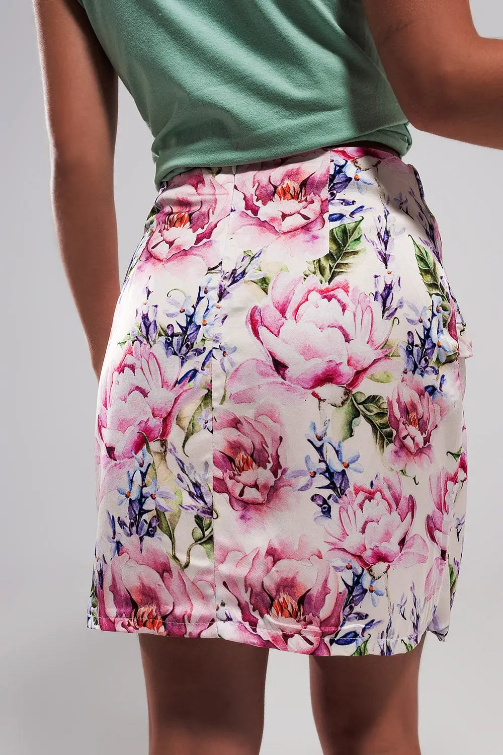 Mini skirt with knot front in pink rose print - Skirts