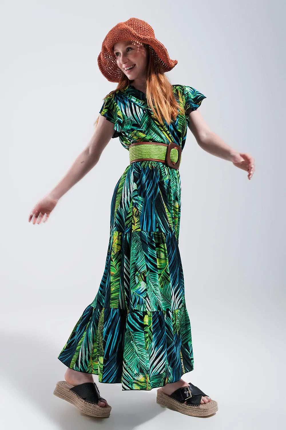 Short sleeve tiered midi dress in tropical print - Dresses