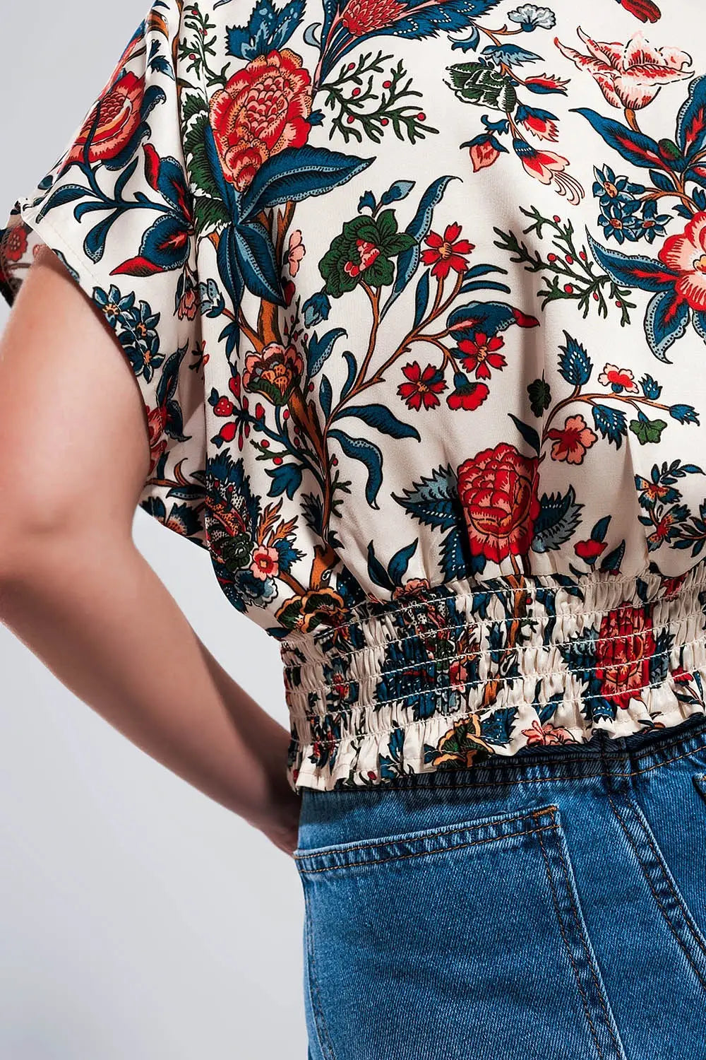 crop top with beige paisley print - Tops