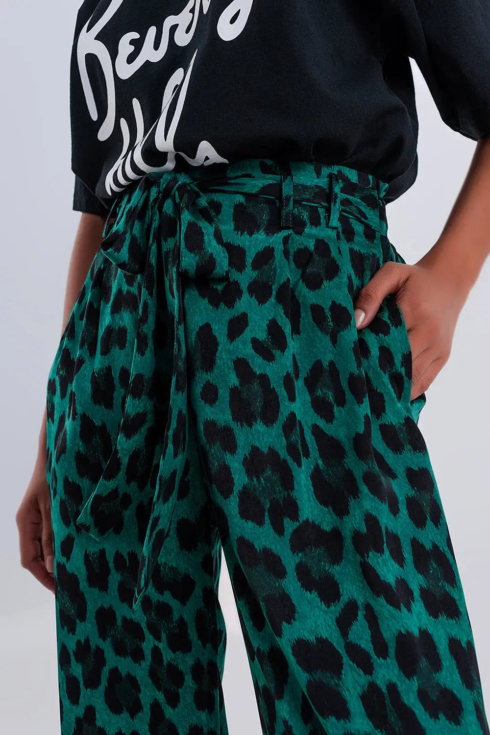 Wide leg pants in green leopard print - Pants