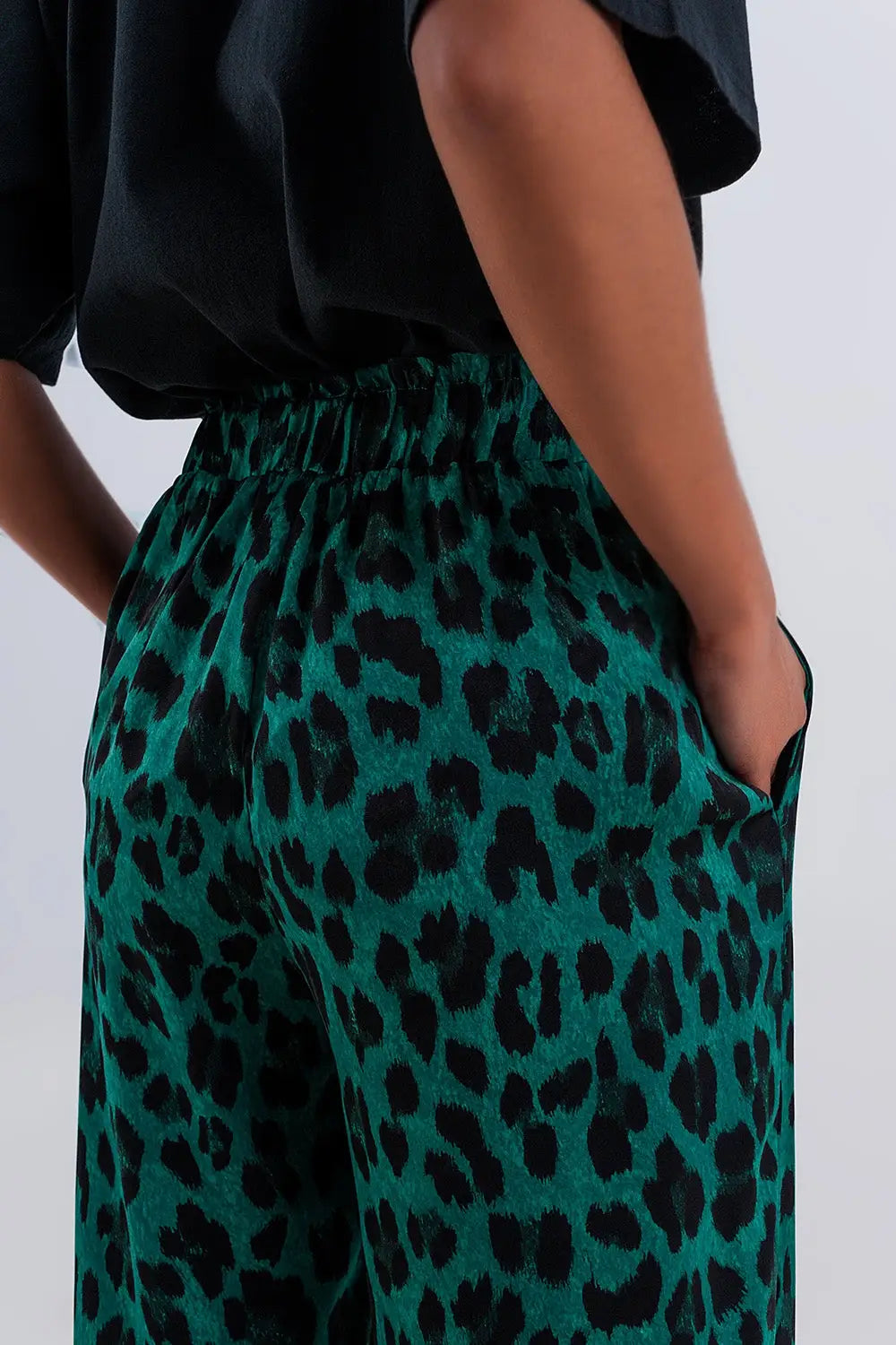 Wide leg pants in green leopard print - Pants