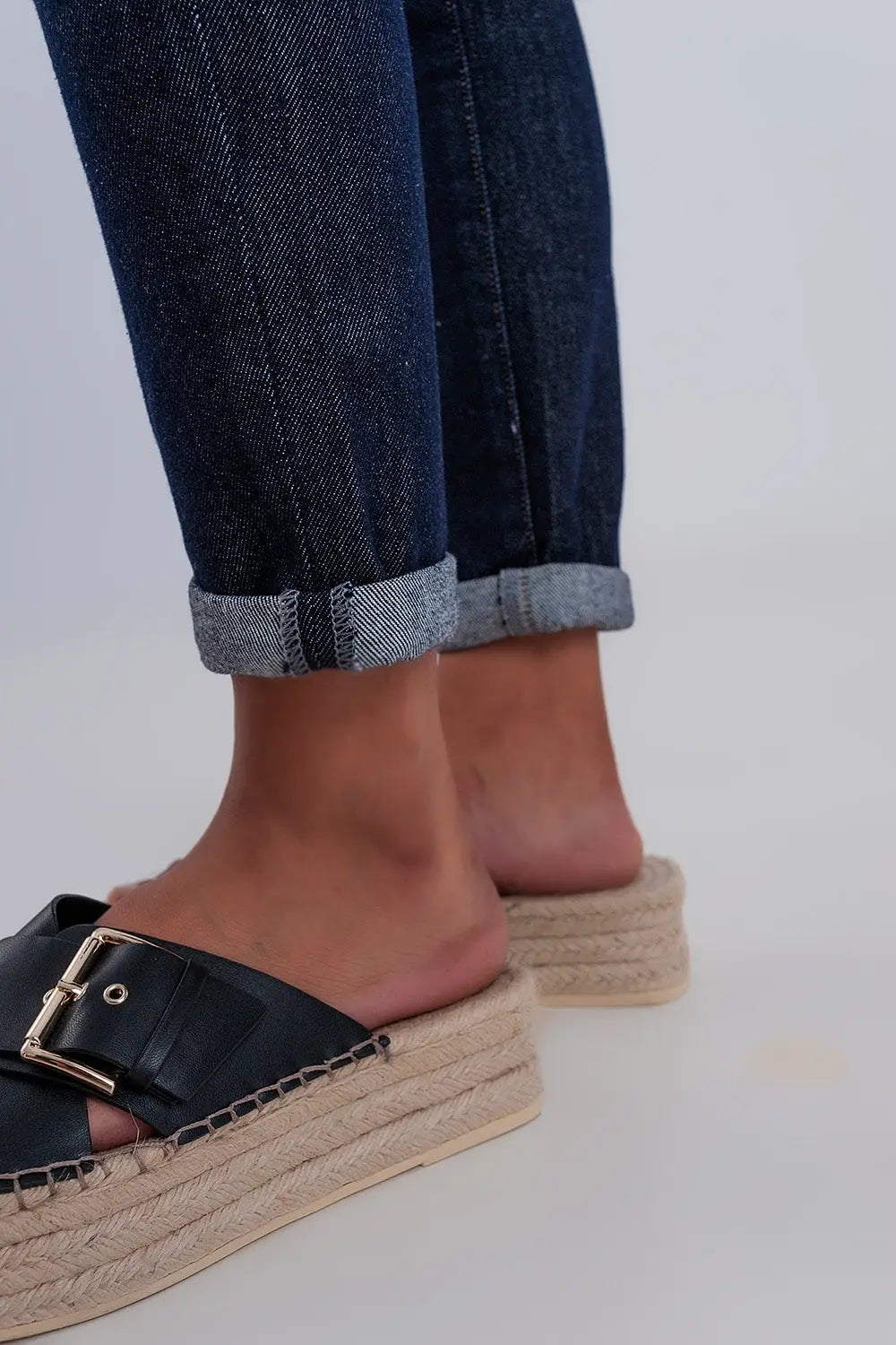 High waisted basic jean in dark blue