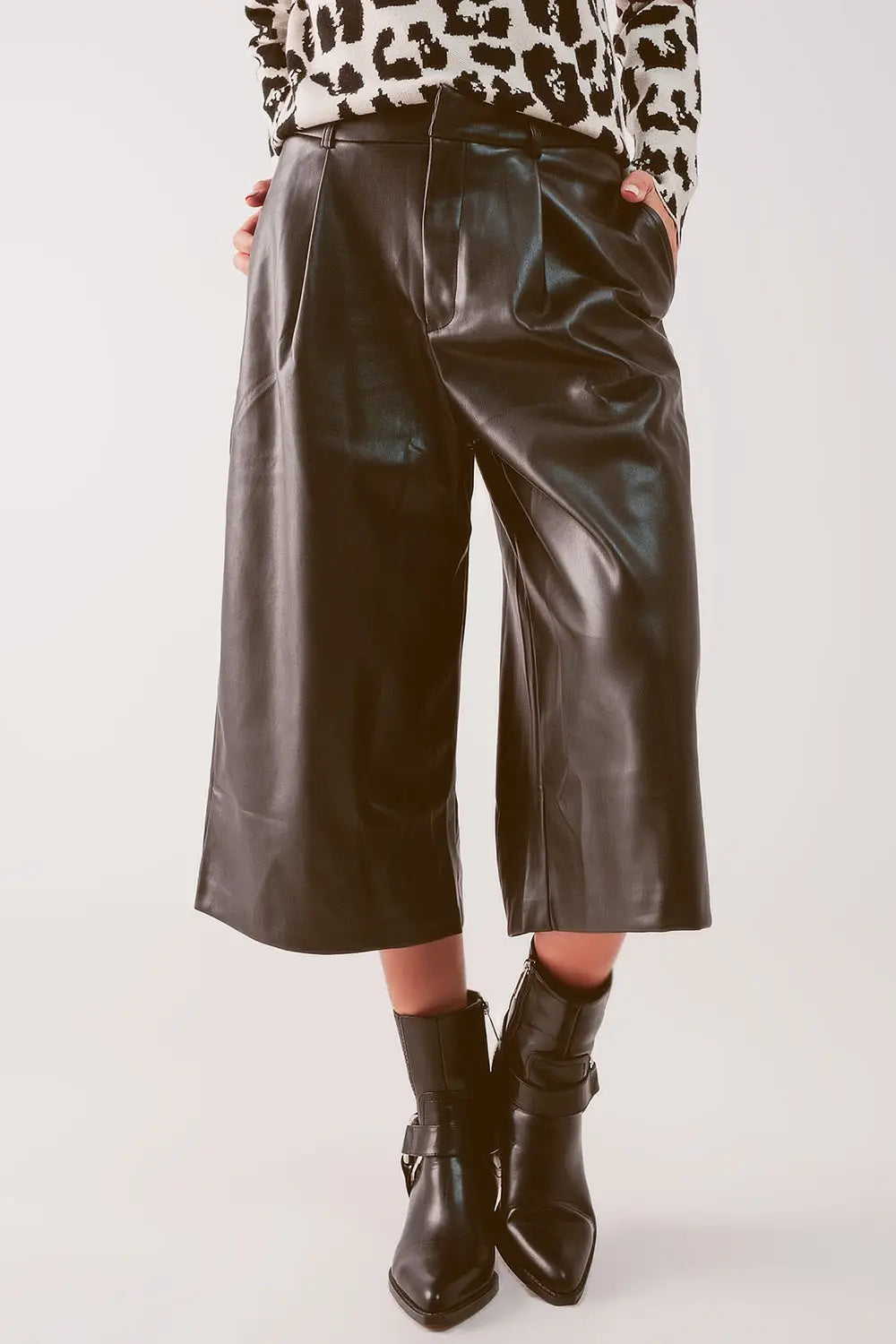 Faux leather wide leg culotte in black - Pants