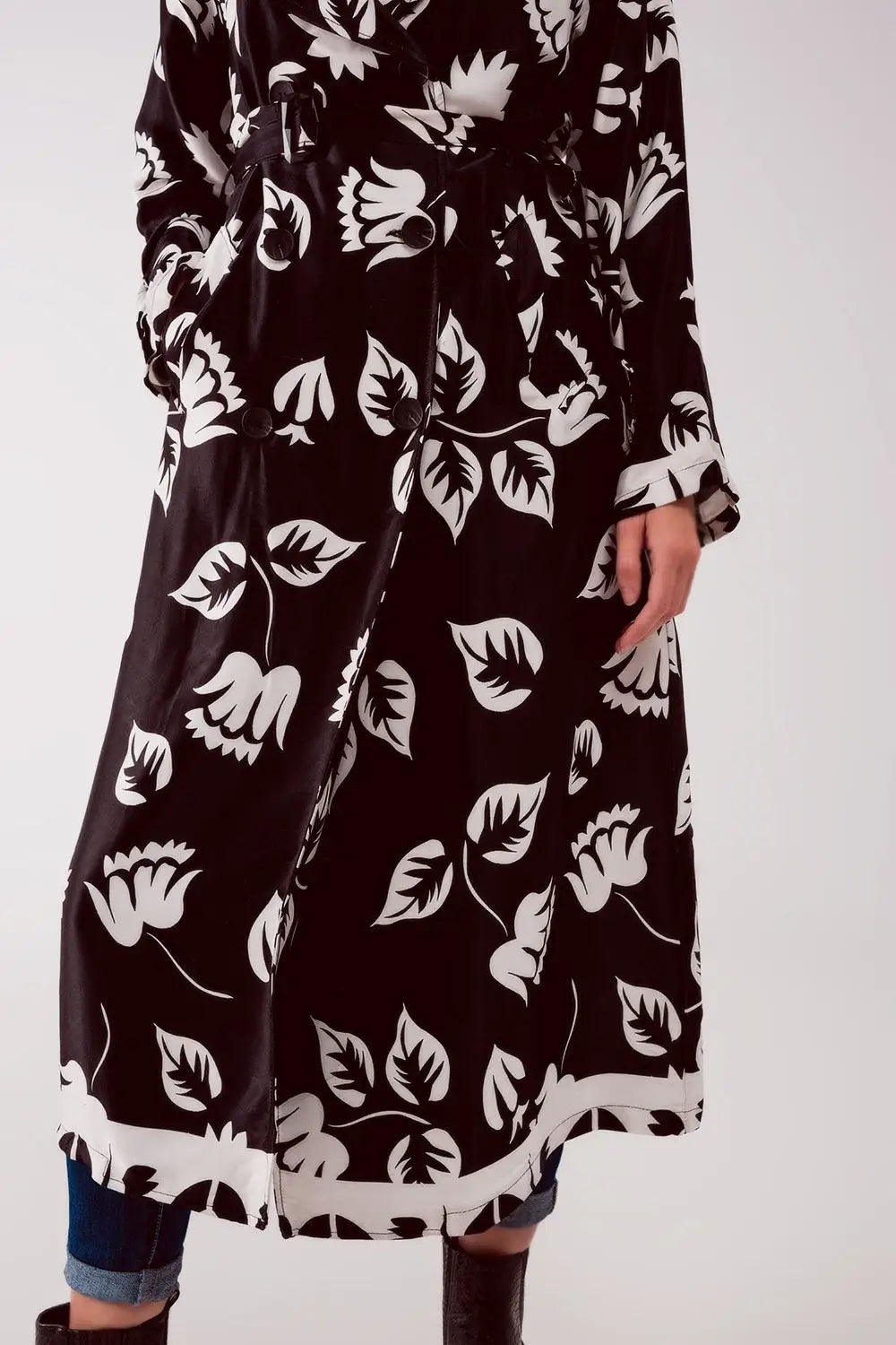 Longline printed blazer in black - Jackets