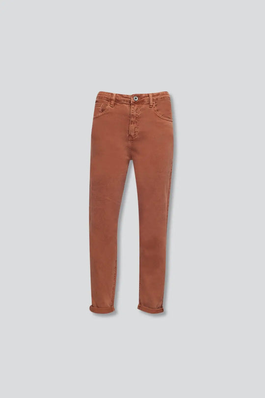 Cotton mid rise slouchy jean in rust - Colored Jeans