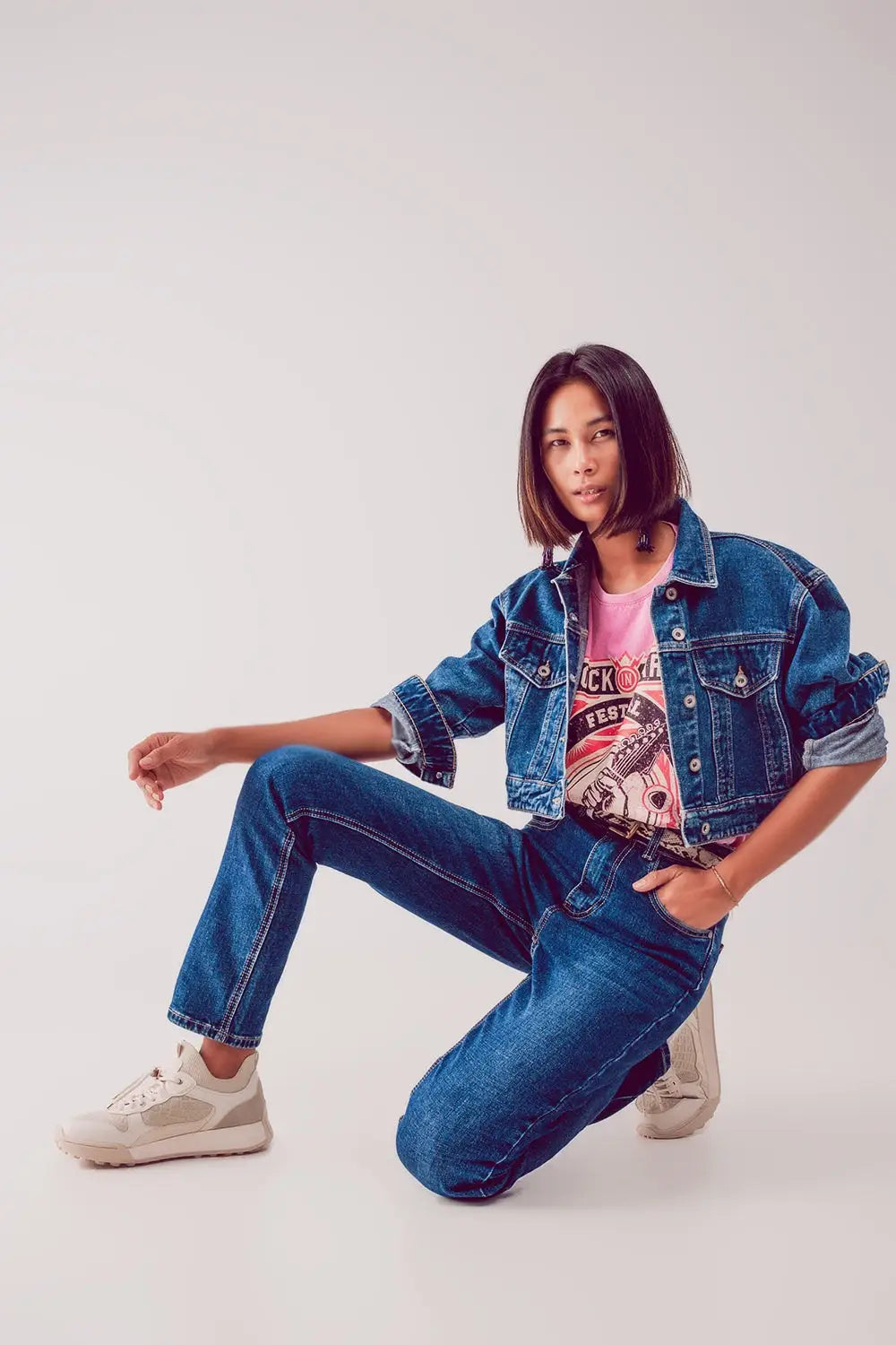 Straight leg jeans in thrift blue