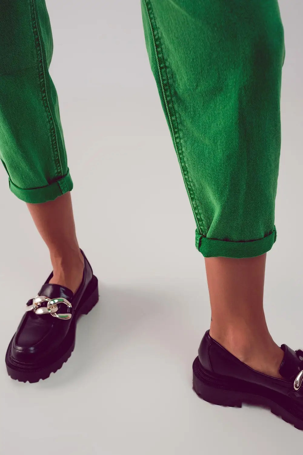Cotton mid rise slouchy jean in green - Colored Jeans