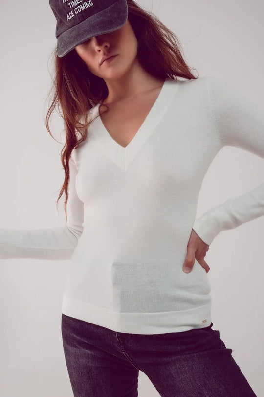 V neck fine knit jumper in cream - Sweaters