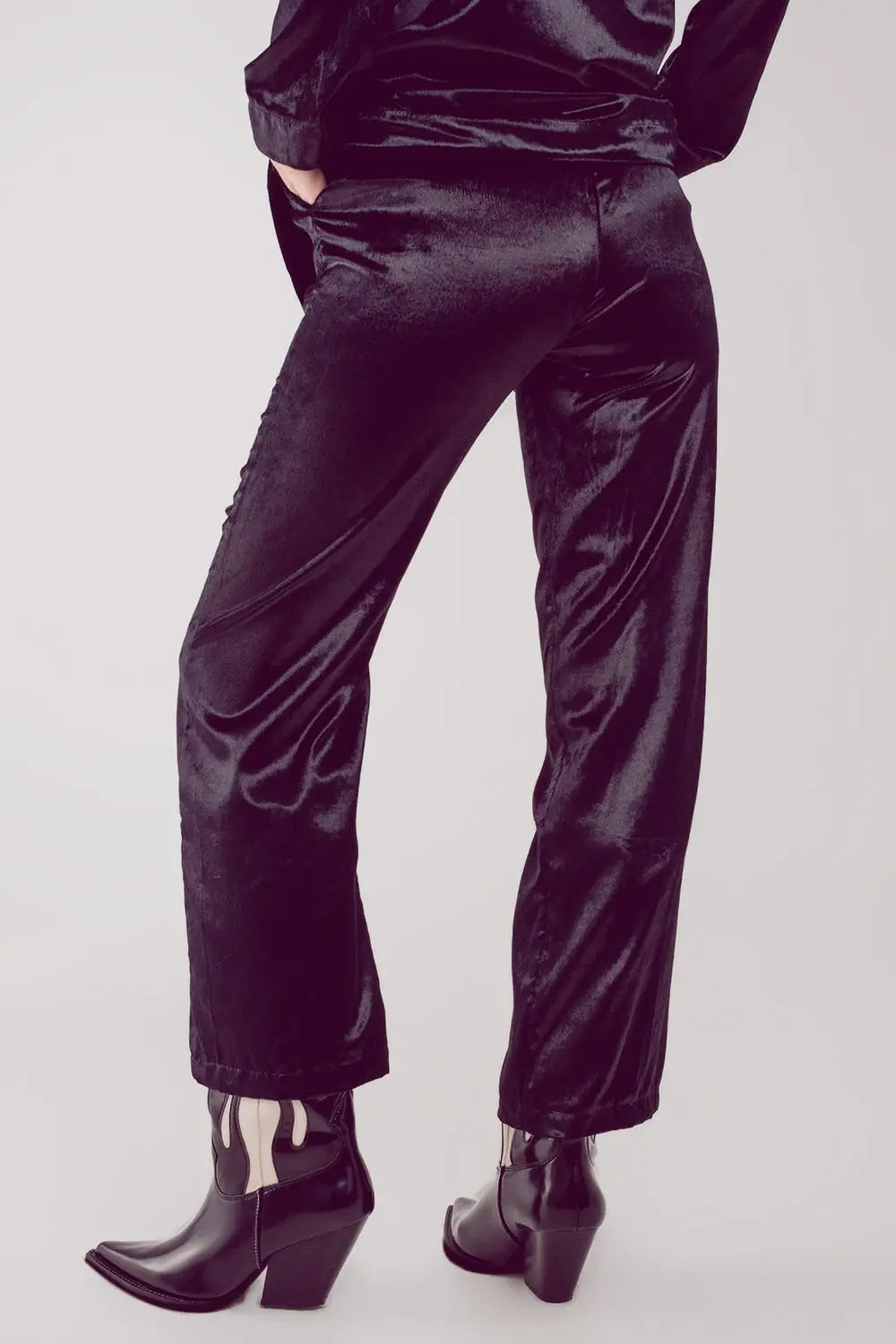 Straight leg velvet pants in black - Pants