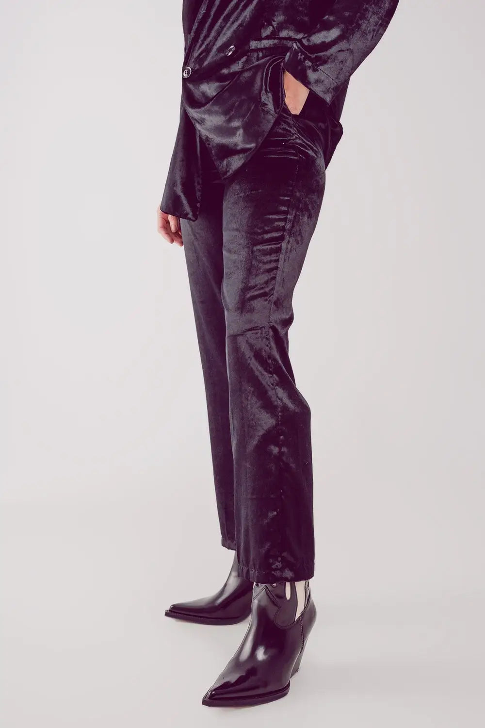 Straight leg velvet pants in black - Pants