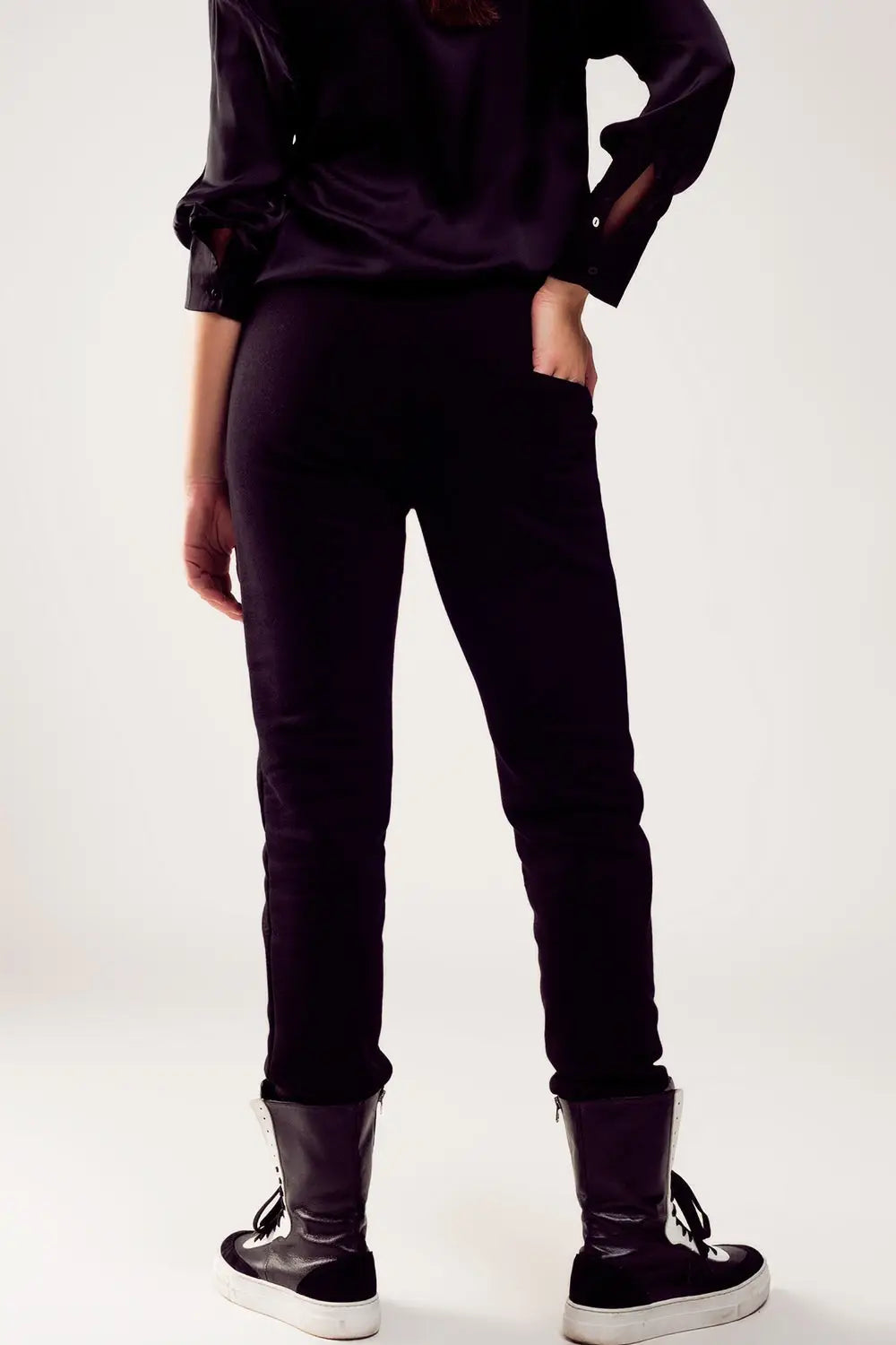 Cotton jogger in black - Pants