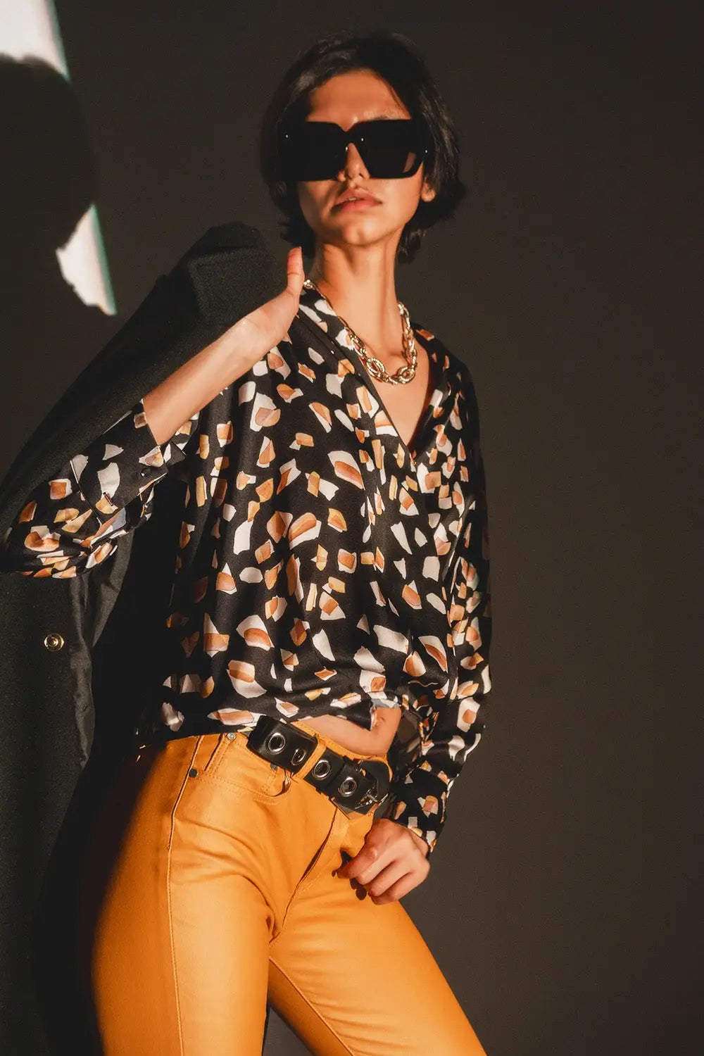Black blouse with print and wrapped front - Shirts