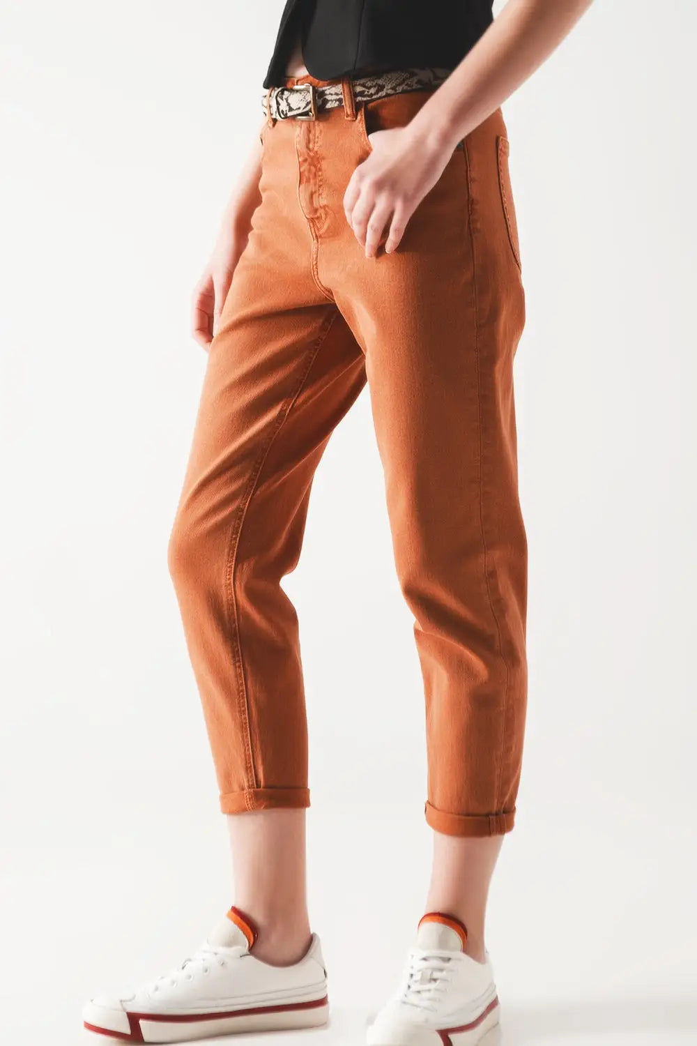 Cotton mid rise slouchy jean in rust - Colored Jeans