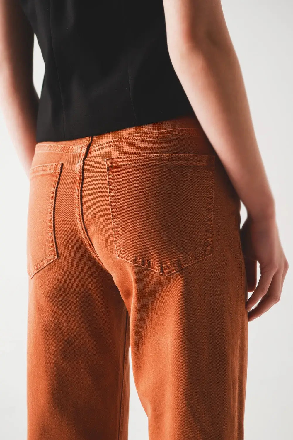 Cotton mid rise slouchy jean in rust - Colored Jeans